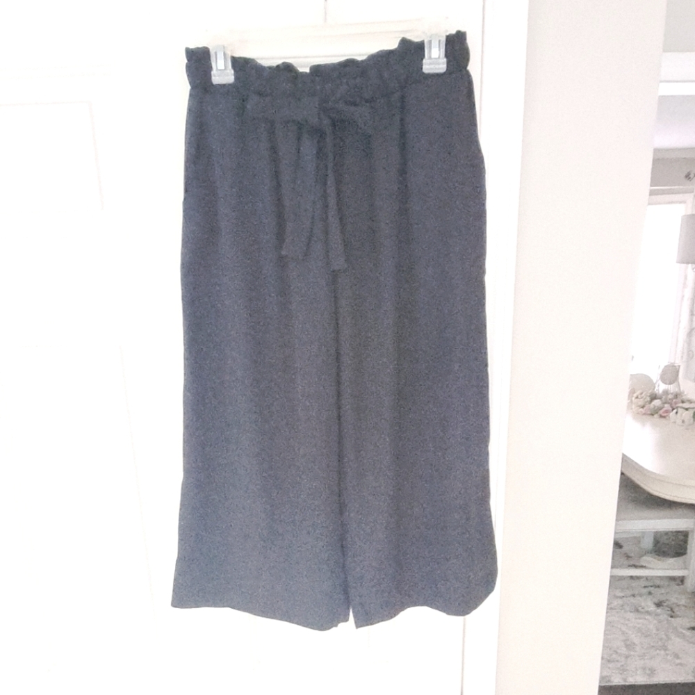 Eyeshadow Black Bow Goucho Style Capri Vacation Office Comfortable Pant. Sz M.